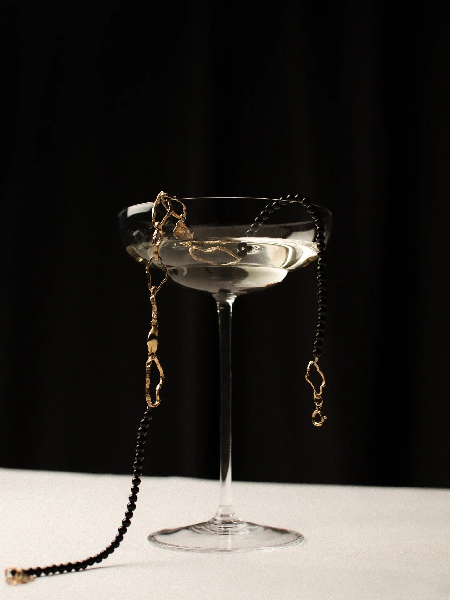 Necklace with chain and pearls