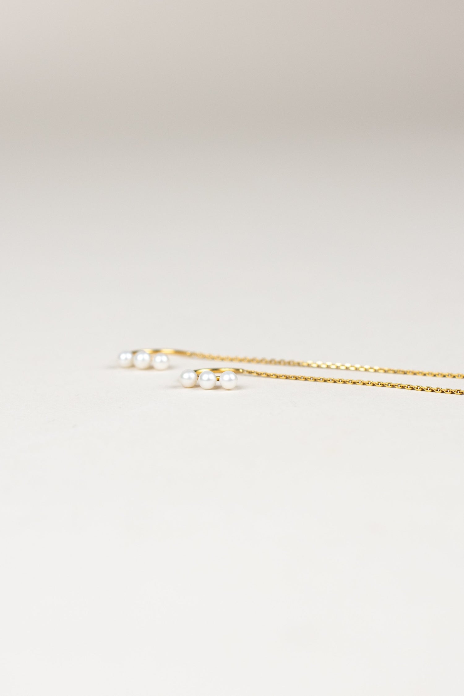 Chain perlové náušnice