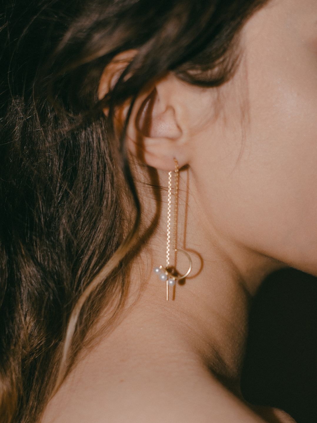 Chain pearl earrings