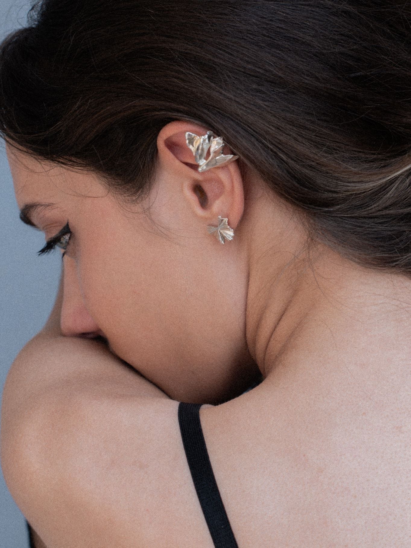 Květina ear cuff