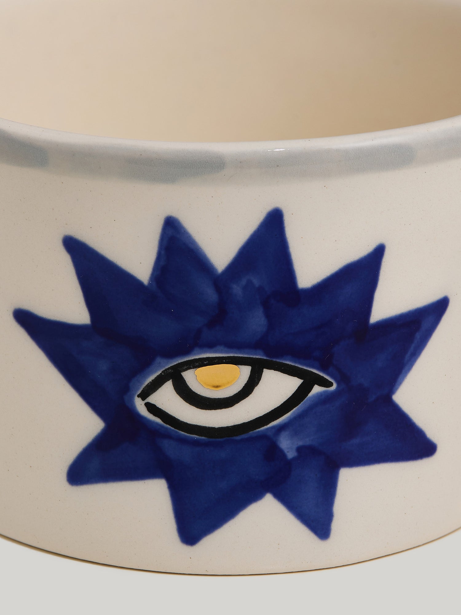 Naive cup with saucer