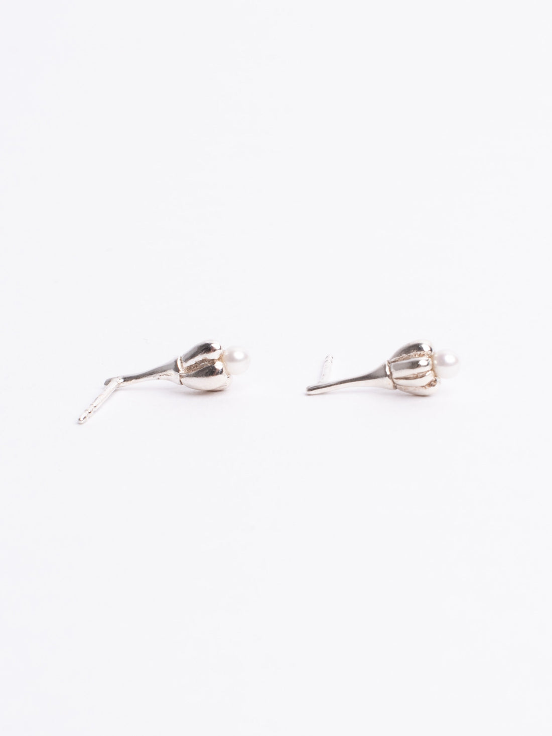 Small Flower earrings with pearl