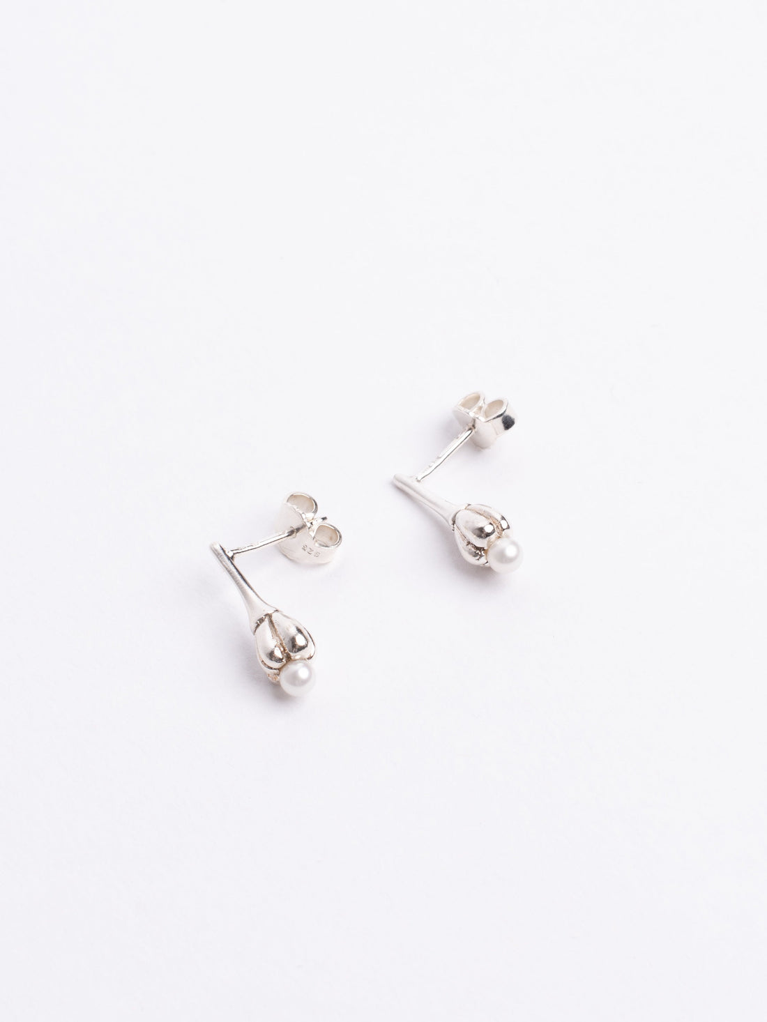 Small Flower earrings with pearl