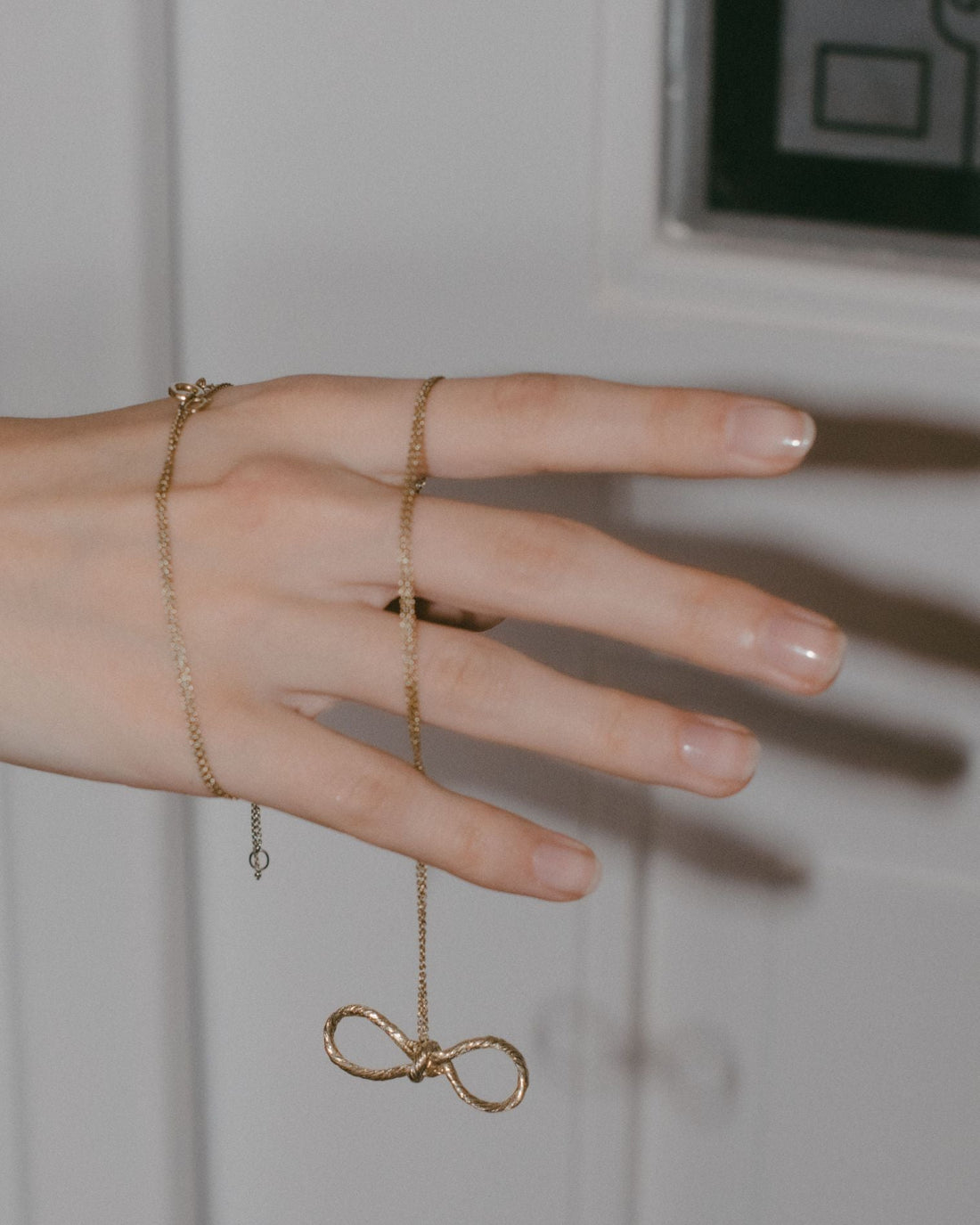 Bow necklace