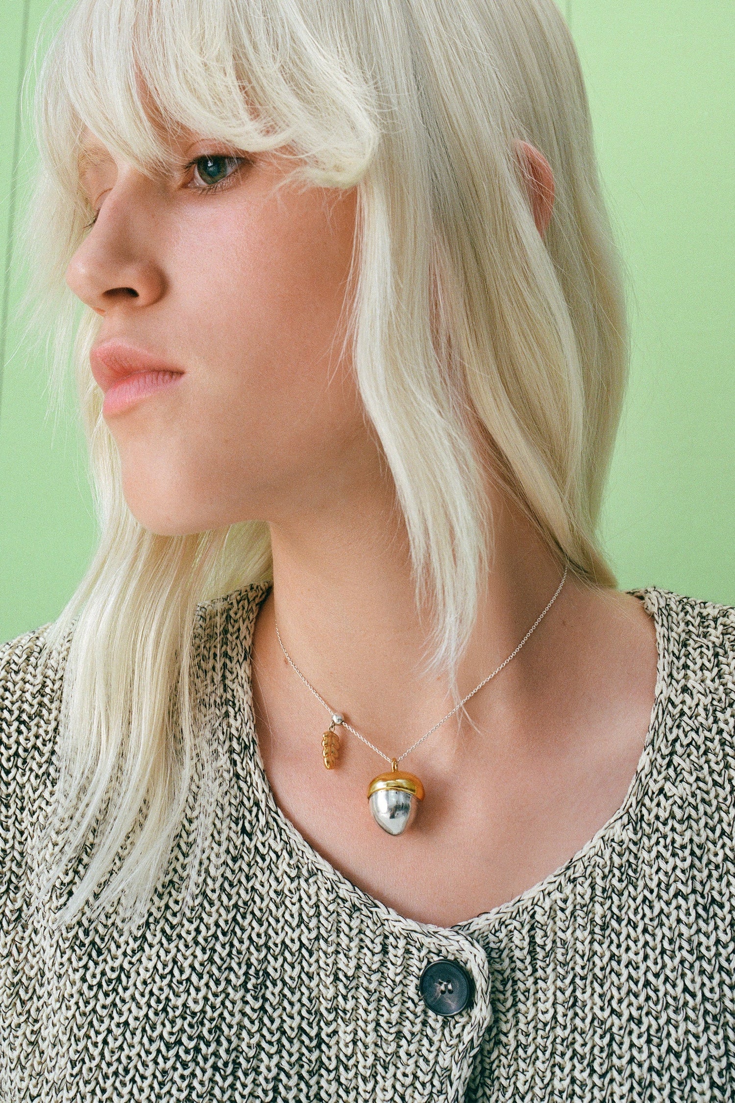 Přívěsek s žaludem a listem